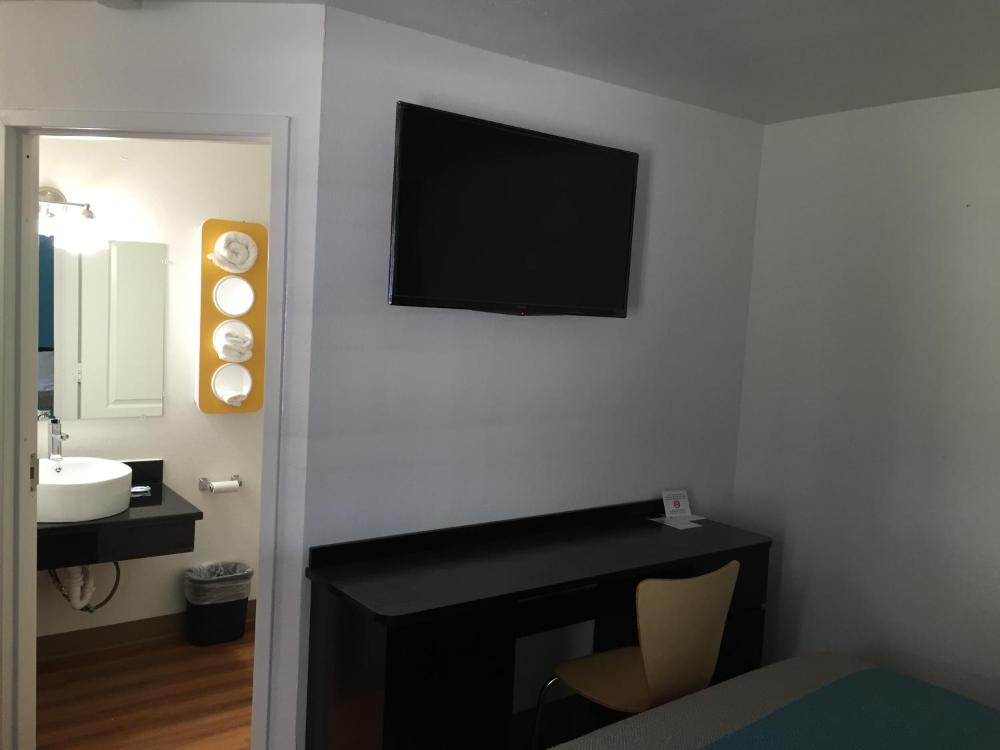 Queen Room with Two Queen Beds - Disability Access - Non-Smoking interior